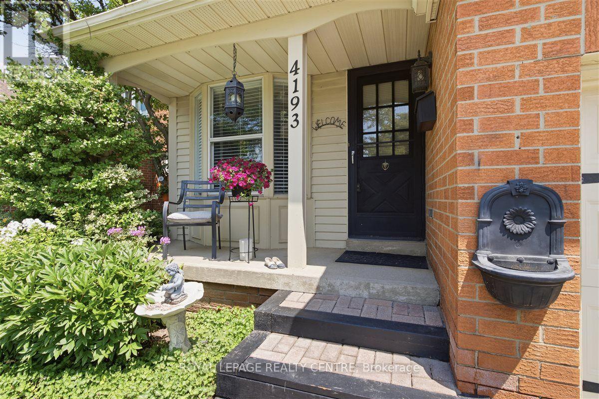 4193 Stonemason Crescent, Mississauga, Ontario  L5L 2Z6 - Photo 2 - W13605724