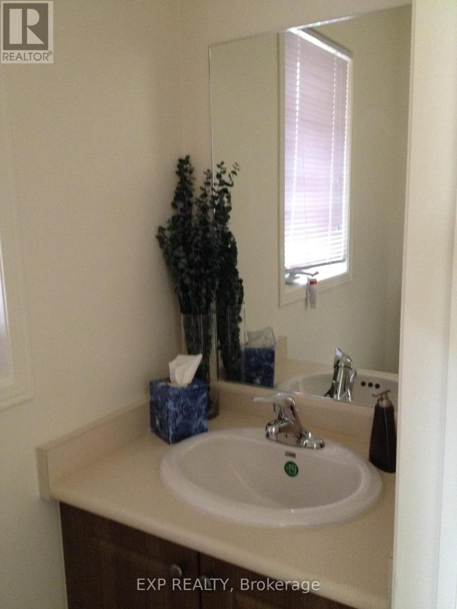 247 Checkerberry Crescent, Brampton, Ontario  L6R 3P7 - Photo 12 - W13605740