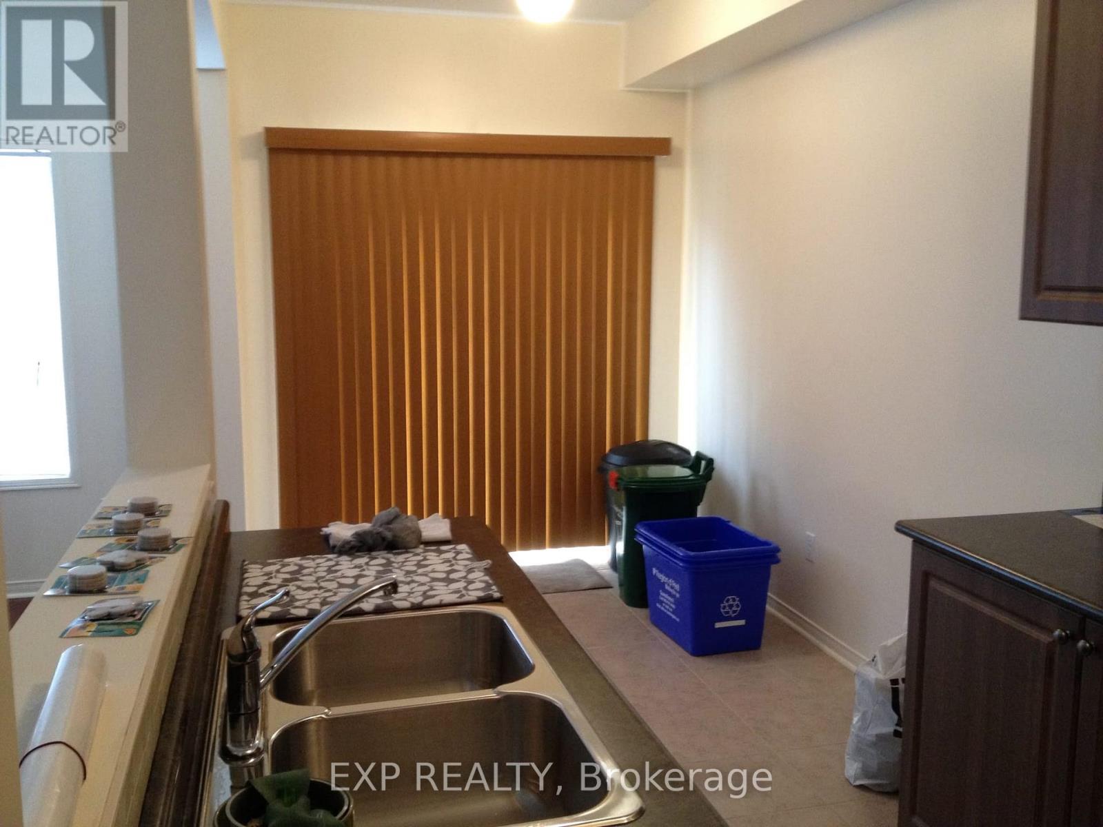 247 Checkerberry Crescent, Brampton, Ontario  L6R 3P7 - Photo 7 - W13605740