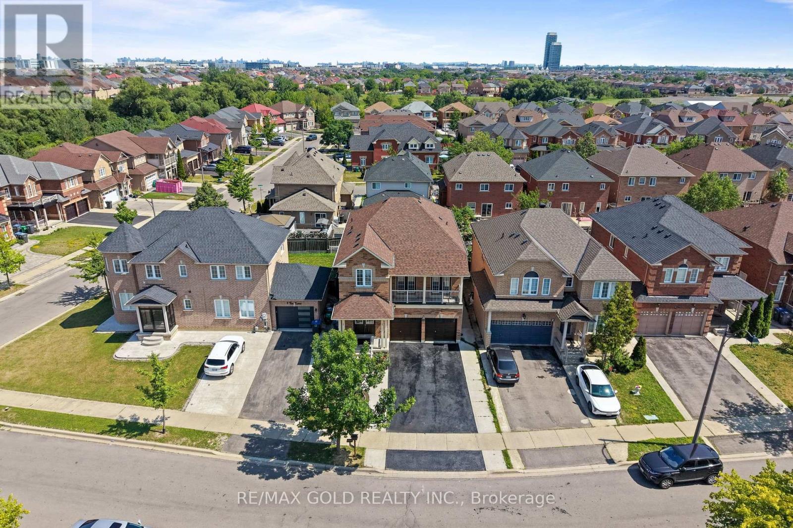3 Tan Lane, Brampton, Ontario  L6P 0Z9 - Photo 2 - W13605784