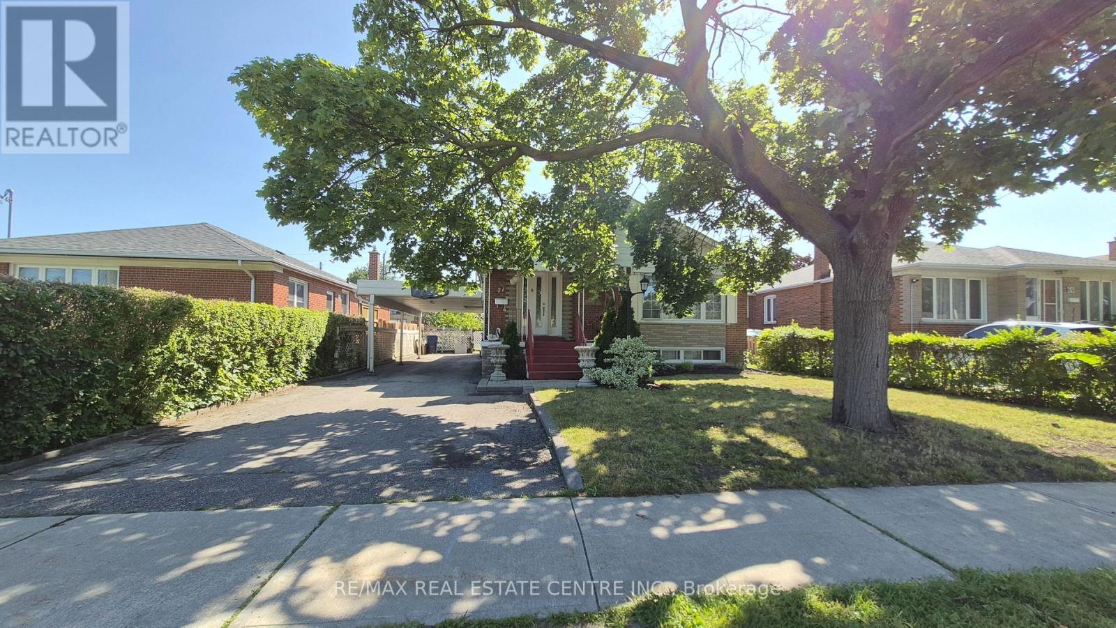 UPPER - 71 GUNTON DRIVE, Toronto, Ontario
