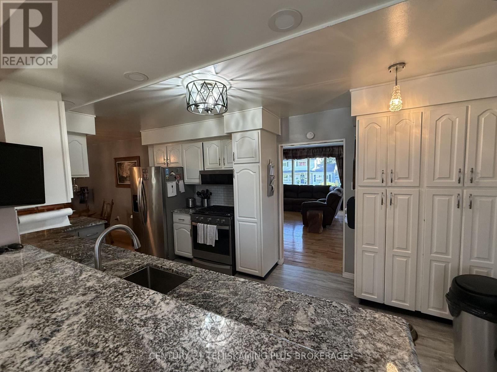 22 Harding Avenue, Kirkland Lake, Ontario  P2N 1B5 - Photo 4 - T13437328