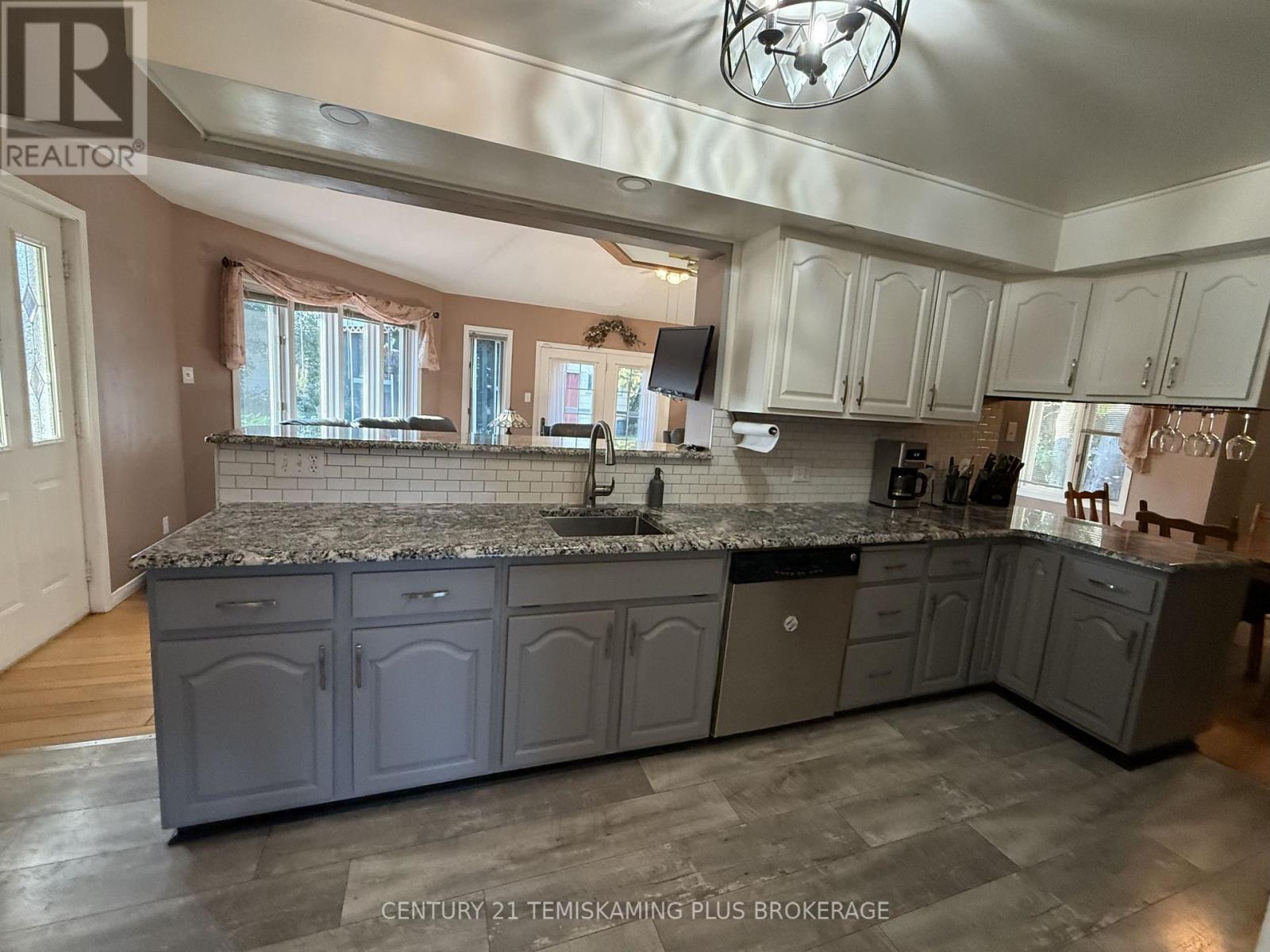 22 Harding Avenue, Kirkland Lake, Ontario  P2N 1B5 - Photo 5 - T13437328