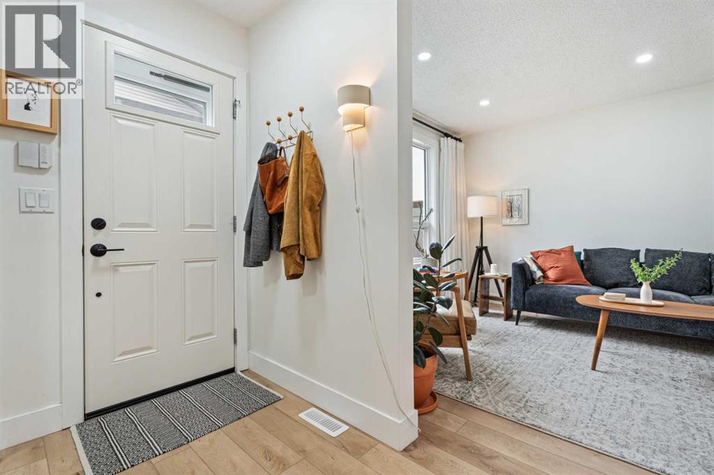 101, 740 Bracewood Drive SW, Calgary, Alberta  T2W 3N3 - Photo 2 - A2328076