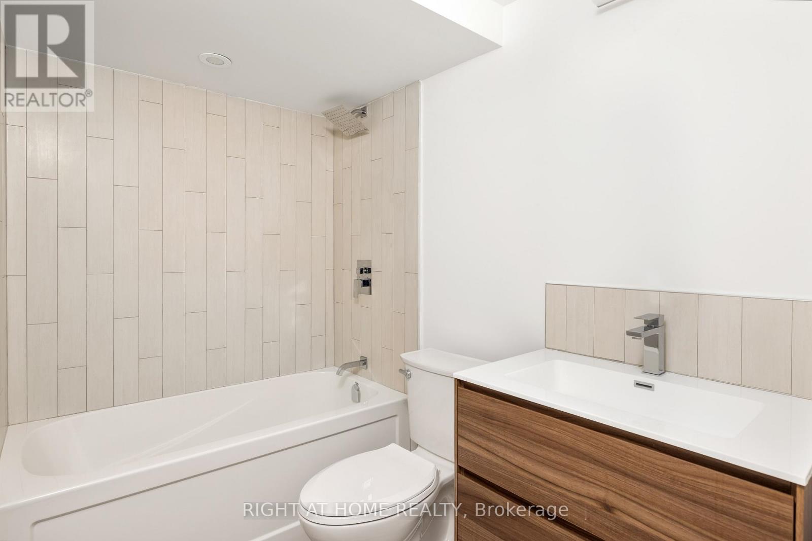 Unit #4 - 86 Lansdowne Avenue, Toronto, Ontario  M6K 2V9 - Photo 6 - W13597504