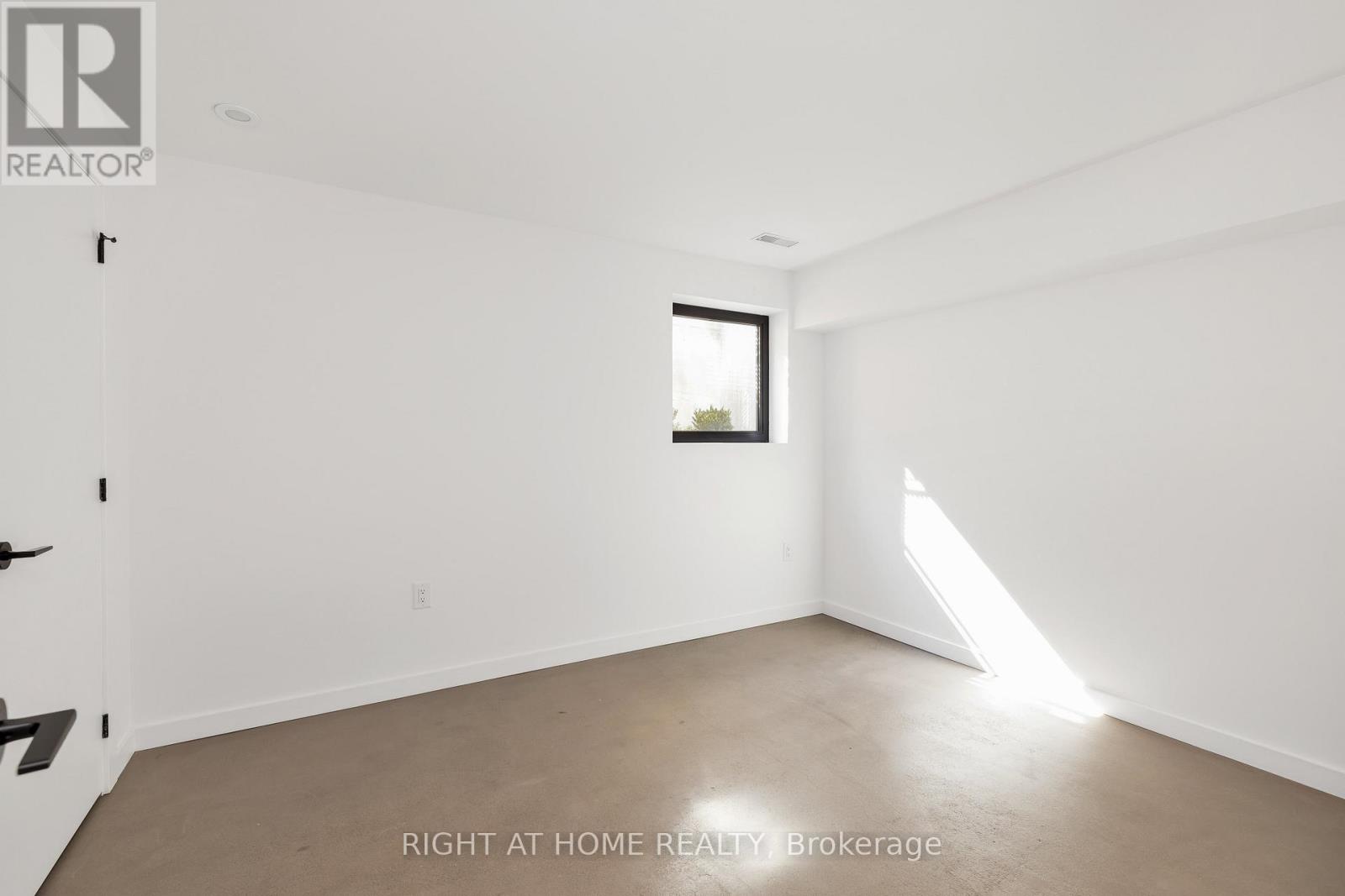 Unit #4 - 86 Lansdowne Avenue, Toronto, Ontario  M6K 2V9 - Photo 7 - W13597504
