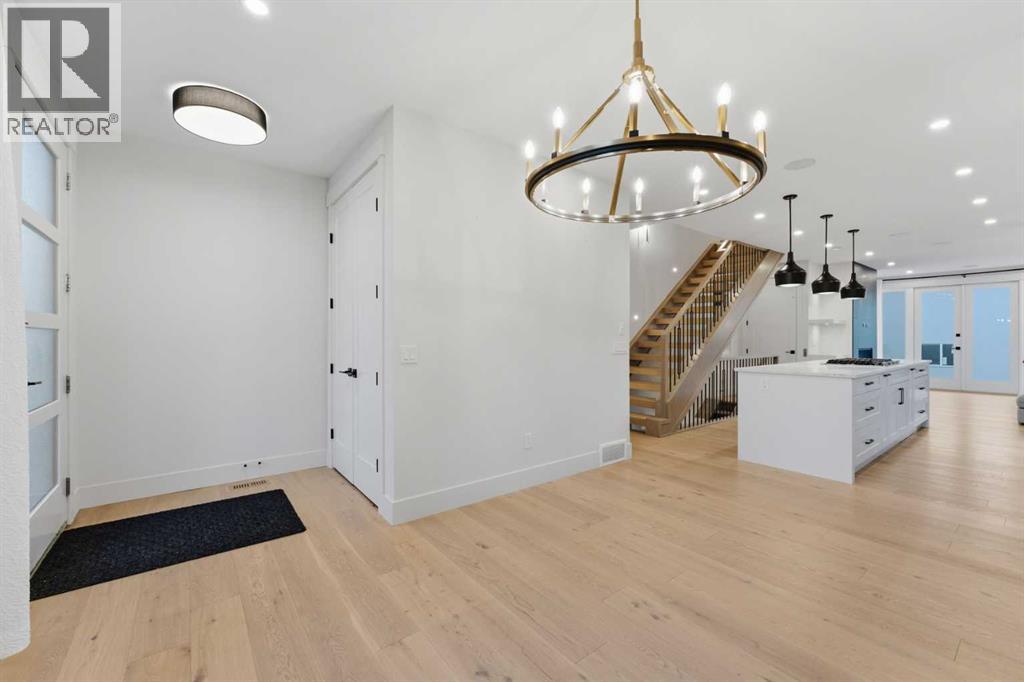 631 55 Avenue SW, Calgary, Alberta  T2V 0G2 - Photo 4 - A2307323