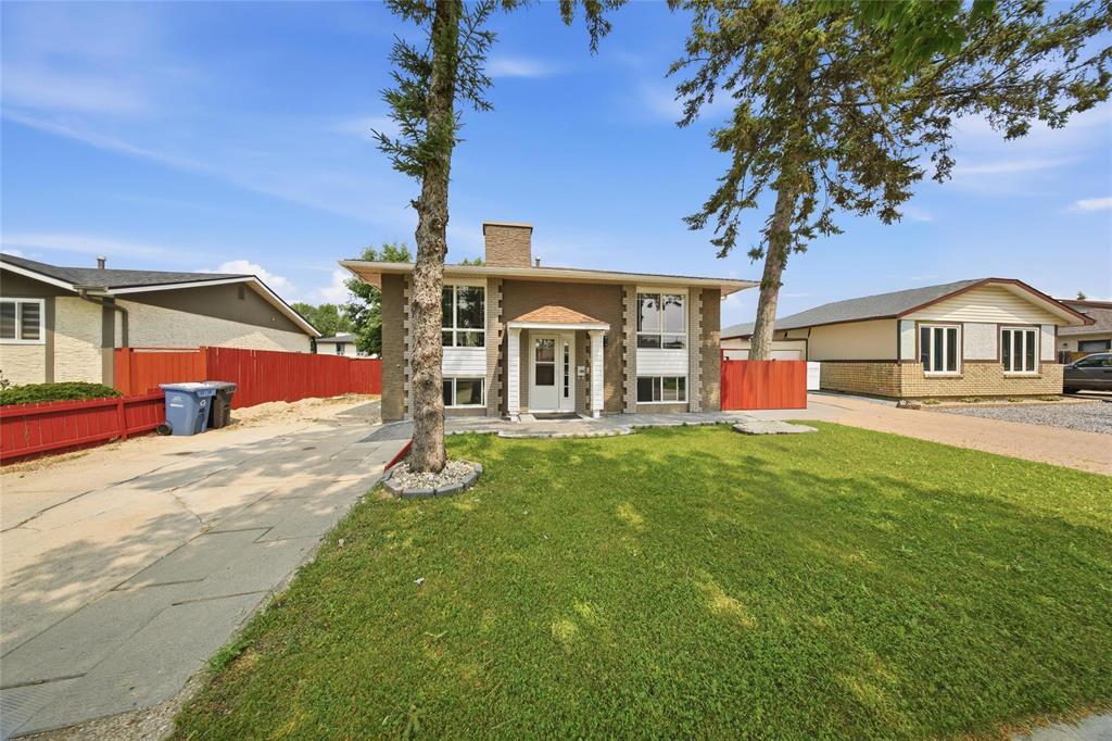190 Leahcrest Crescent, Winnipeg, Manitoba  R2P 1P4 - Photo 2 - 202618424