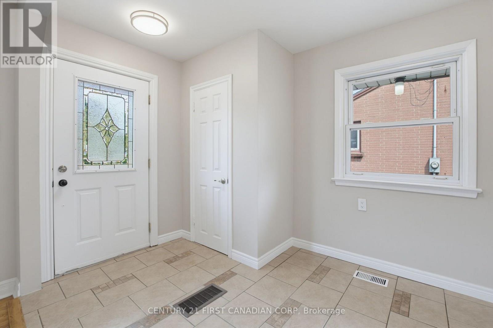 216 Winnipeg Street, London East, Ontario  N5W 4T9 - Photo 4 - X13600580