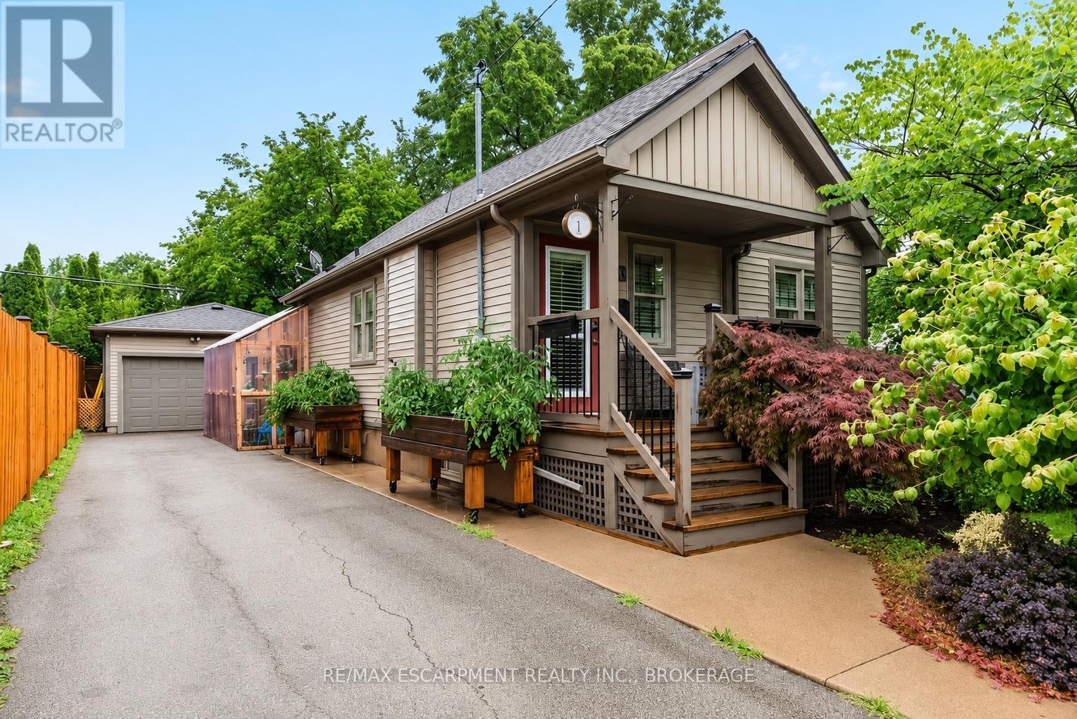 73 Margery Avenue, St. Catharines, Ontario  L2R 6K2 - Photo 2 - X13595562