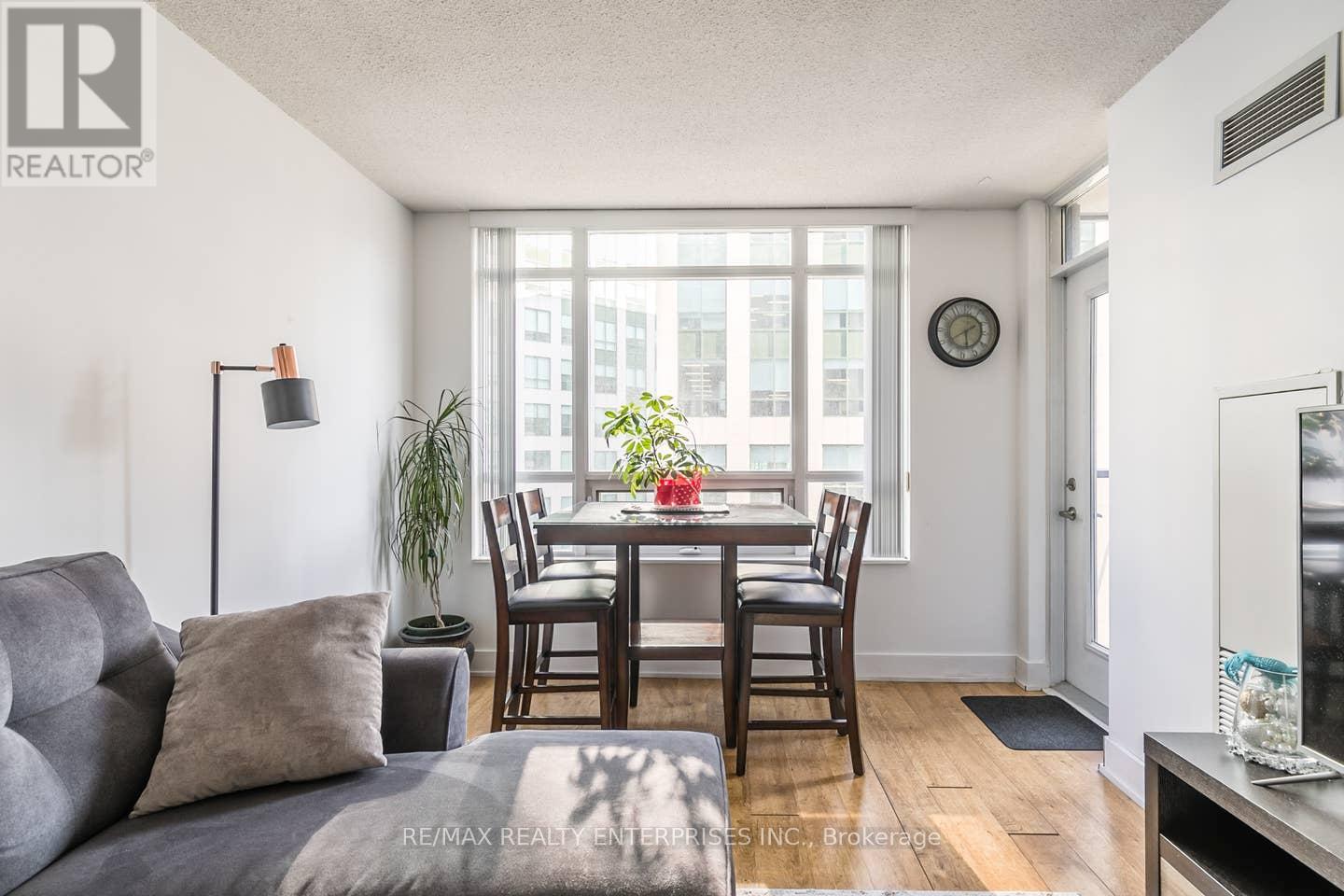 1109 - 20 BLUE JAYS WAY - Photo 12