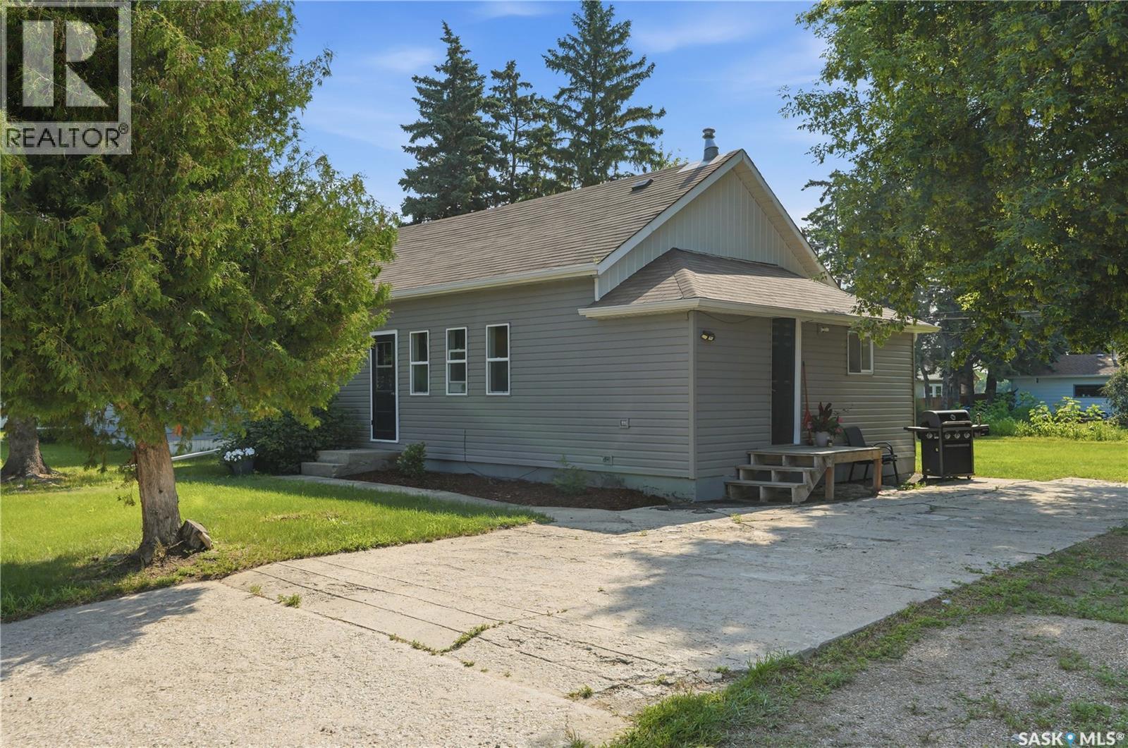 318 1st Avenue E, Blaine Lake, Saskatchewan  S0J 0J0 - Photo 2 - SK043684
