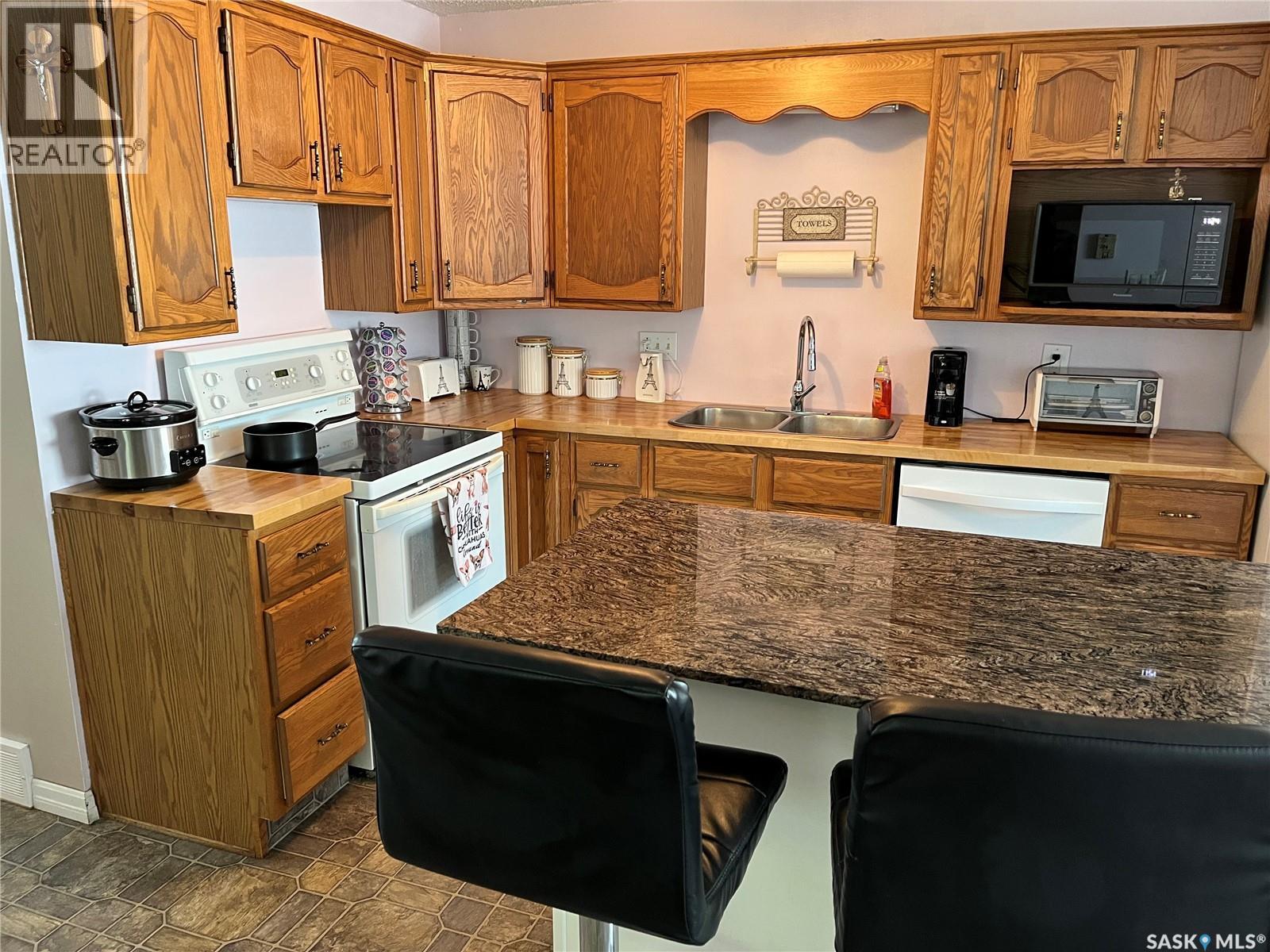 214 Westview Drive, Coronach, Saskatchewan  S0H 0Z0 - Photo 11 - SK043676