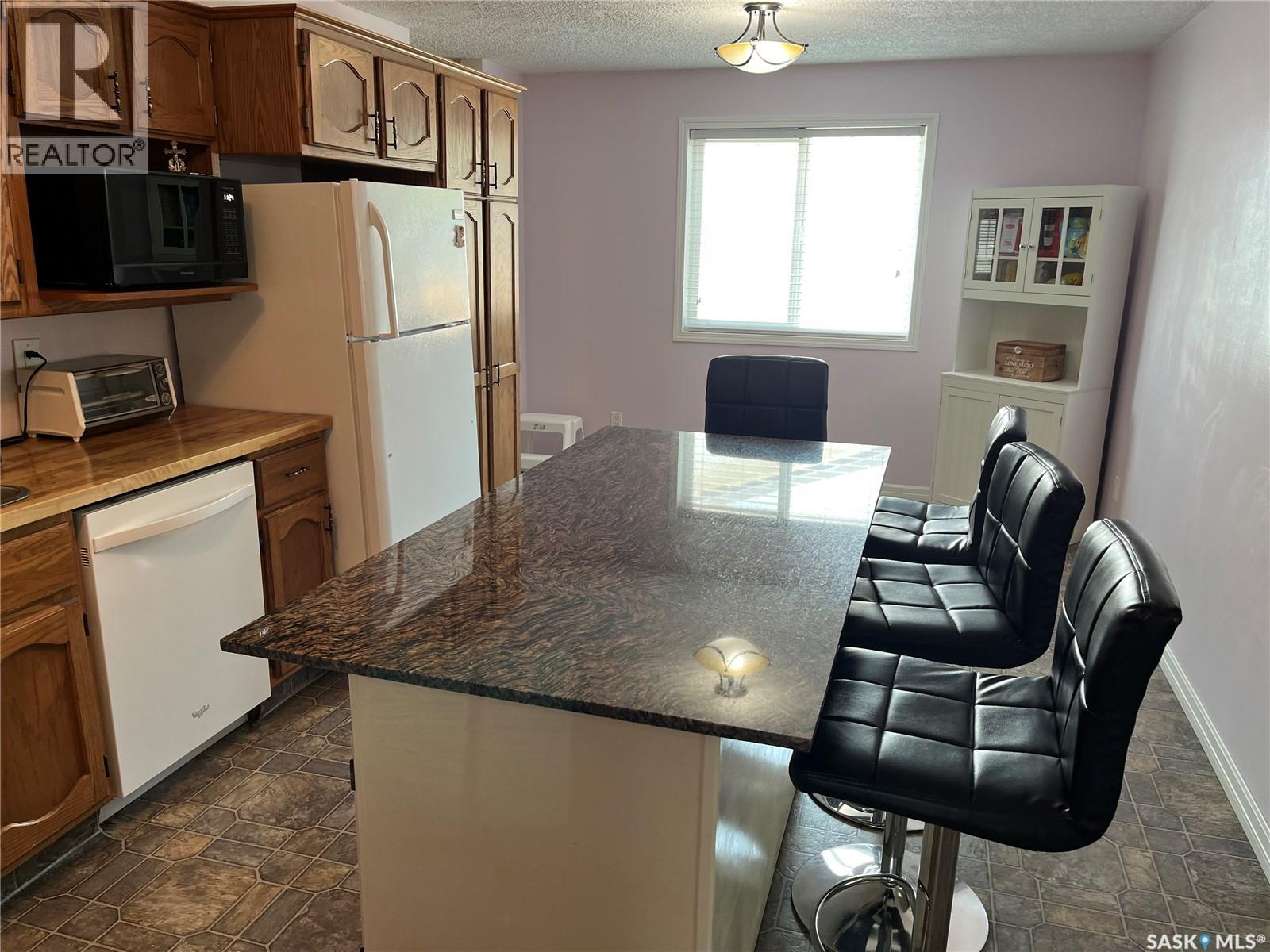 214 Westview Drive, Coronach, Saskatchewan  S0H 0Z0 - Photo 12 - SK043676