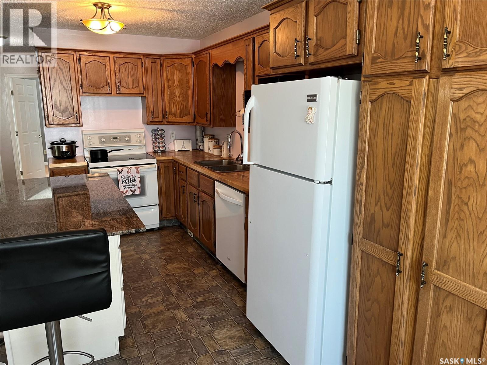 214 Westview Drive, Coronach, Saskatchewan  S0H 0Z0 - Photo 13 - SK043676