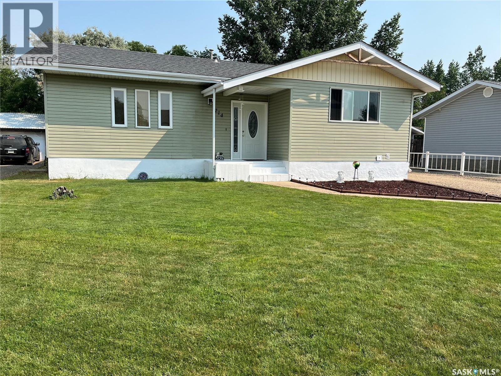 214 Westview Drive, Coronach, Saskatchewan  S0H 0Z0 - Photo 3 - SK043676