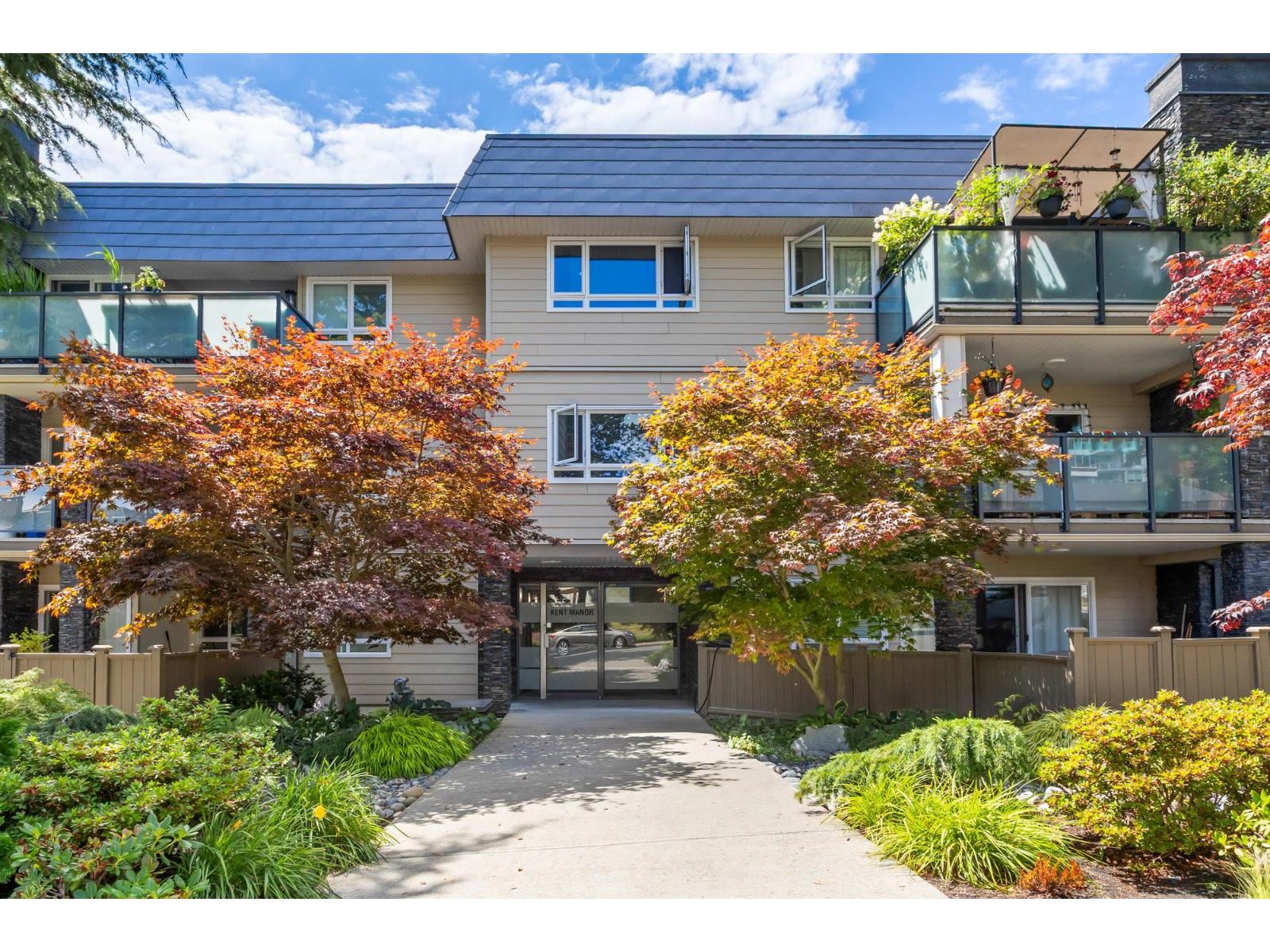 104 1371 Foster Street, White Rock, British Columbia  V4B 3X5 - Photo 2 - R3148544