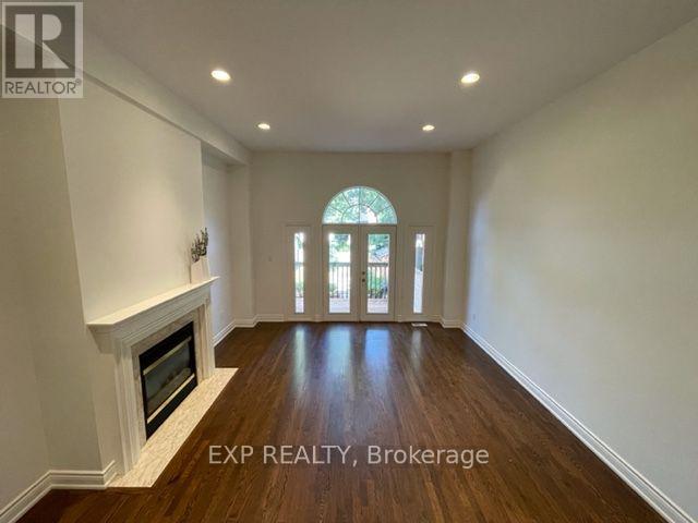 85 Brant Street, Oakville, Ontario  L6K 2Z5 - Photo 2 - W13606064