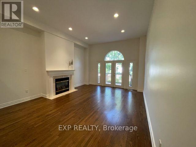 85 Brant Street, Oakville, Ontario  L6K 2Z5 - Photo 3 - W13606064