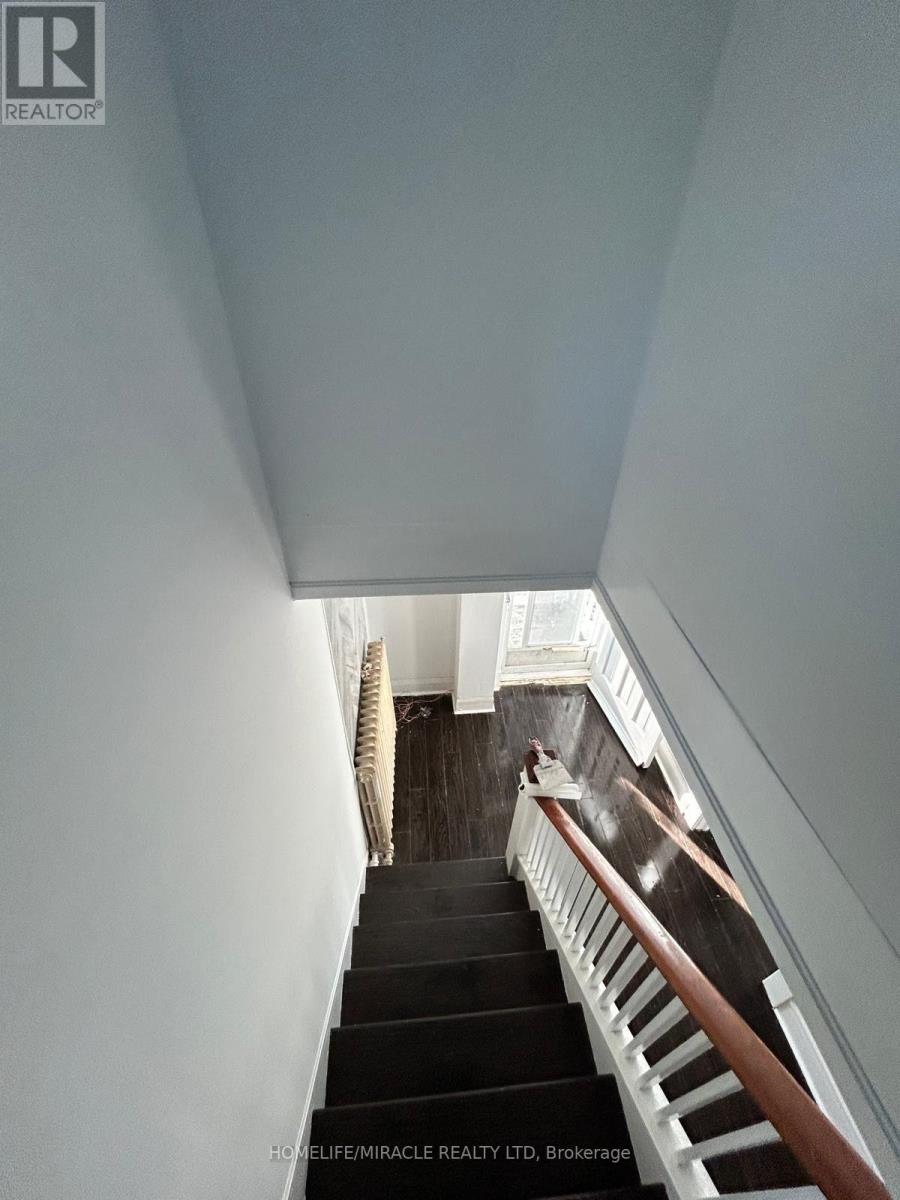 37 Clarence Street, Brampton, Ontario  L6W 1S2 - Photo 12 - W13606082