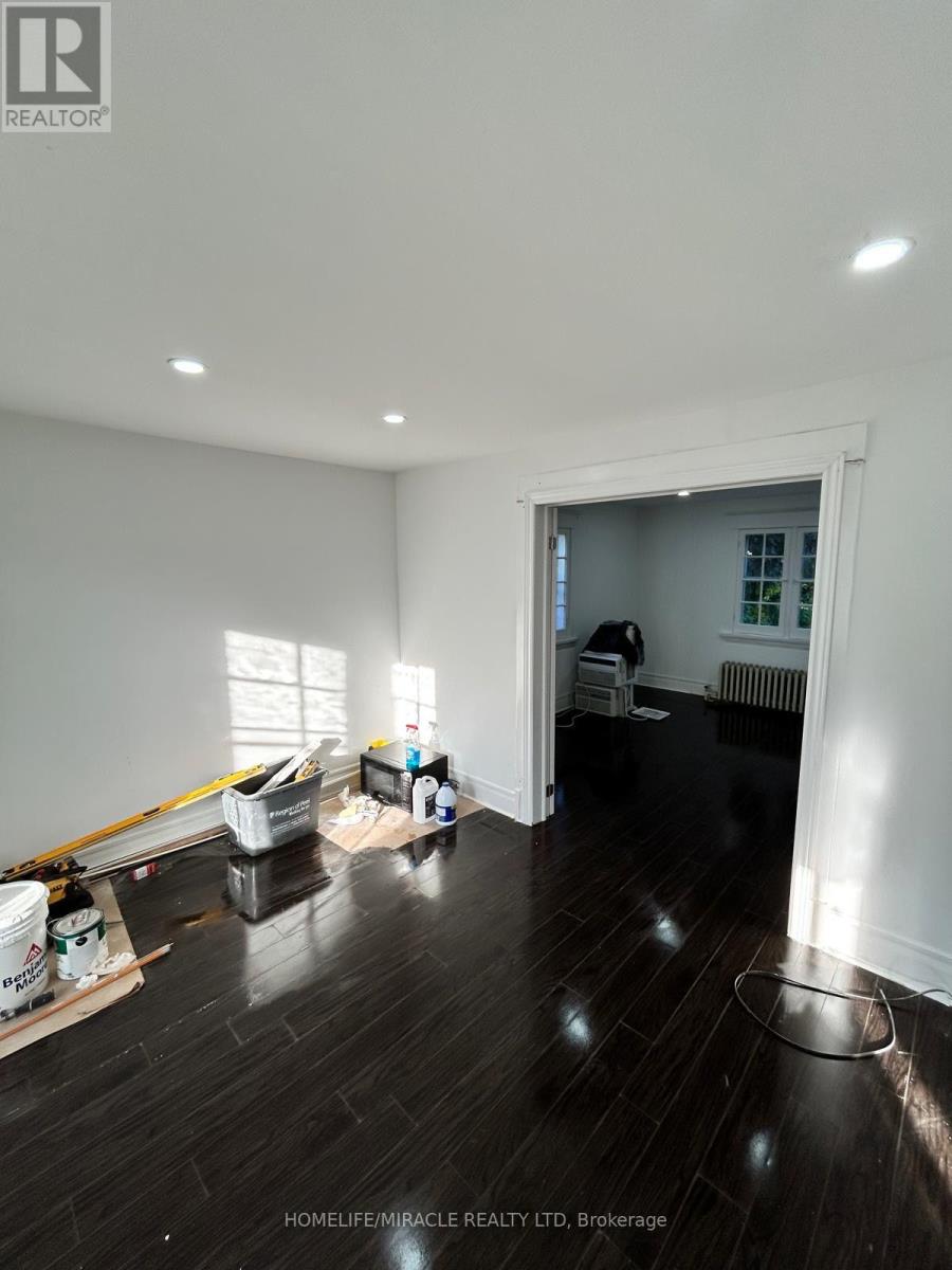 37 Clarence Street, Brampton, Ontario  L6W 1S2 - Photo 8 - W13606082