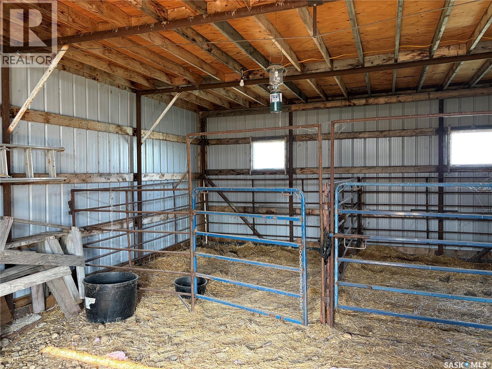 Davidson Farm, Maple Creek Rm No. 111, Saskatchewan  S0N 1N0 - Photo 18 - SK043681