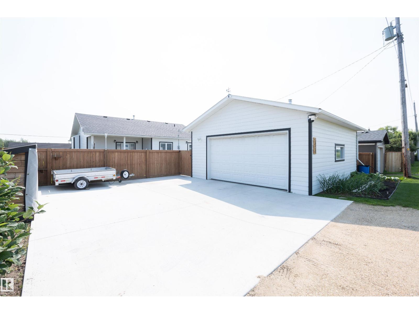 5404 60th Street, Barrhead, Alberta  T7N 1C1 - Photo 12 - E4500764