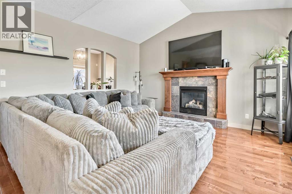 13 Dain Place NW, Langdon, Alberta  T0J 1X2 - Photo 9 - A2329154