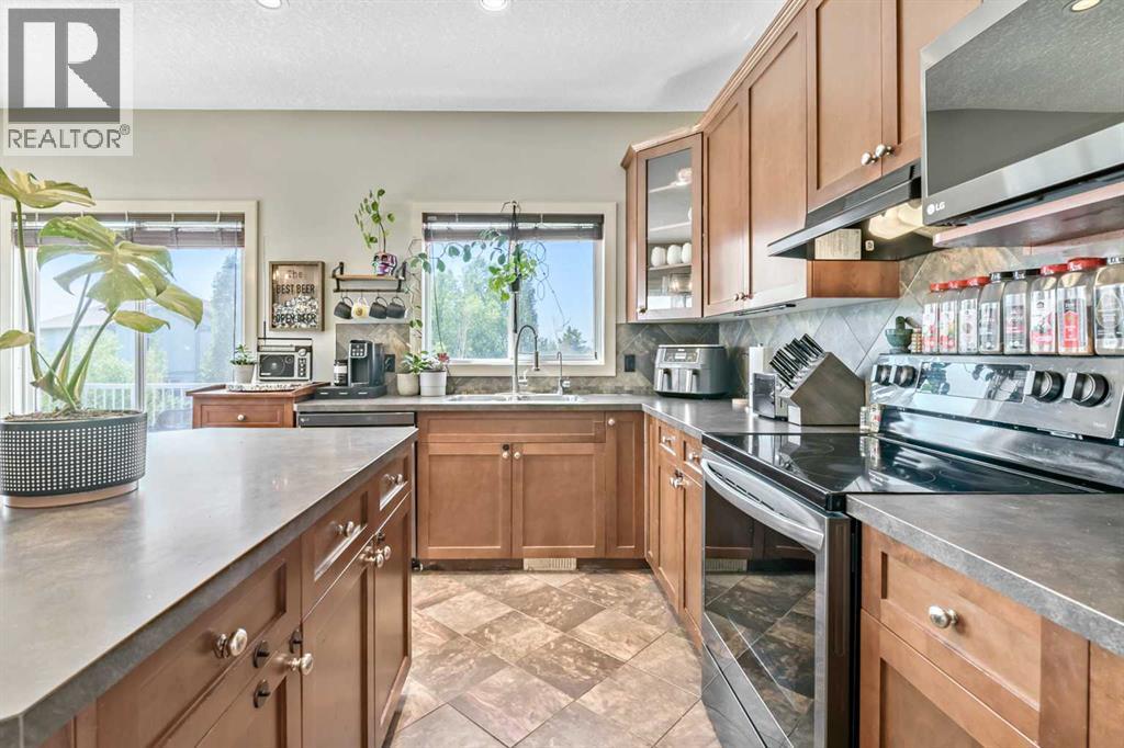 13 Dain Place NW, Langdon, Alberta  T0J 1X2 - Photo 6 - A2329154