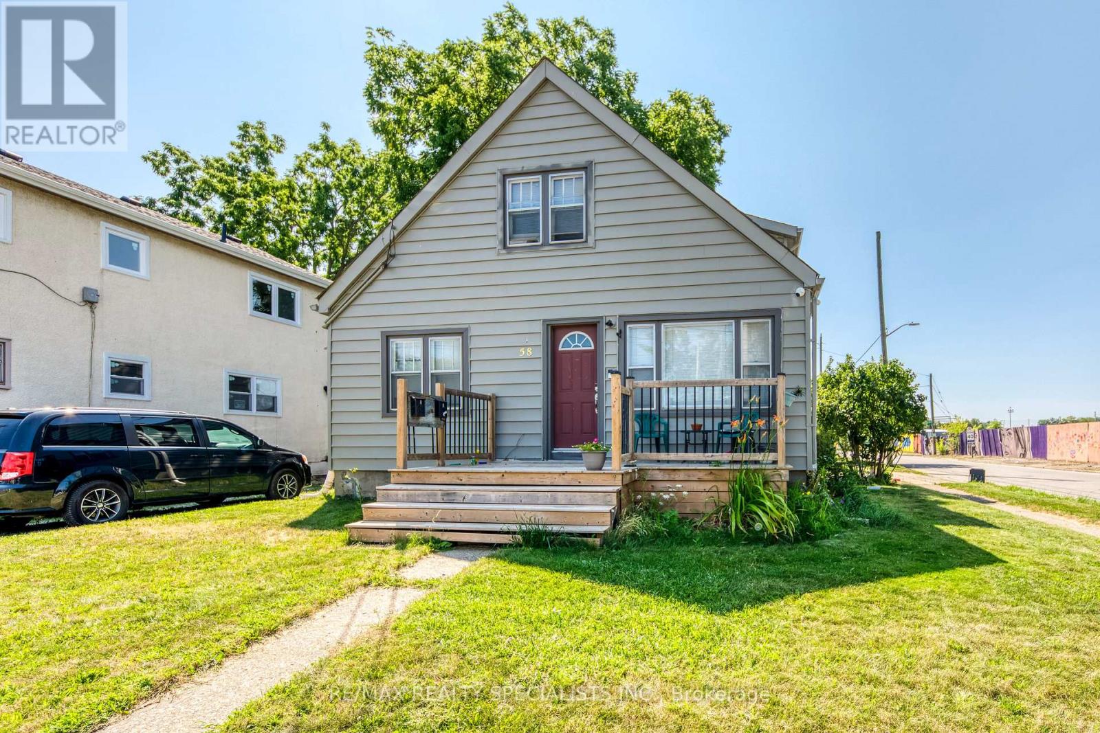 58 Carlton Street, St. Catharines, Ontario  L2R 1P8 - Photo 3 - X13606142