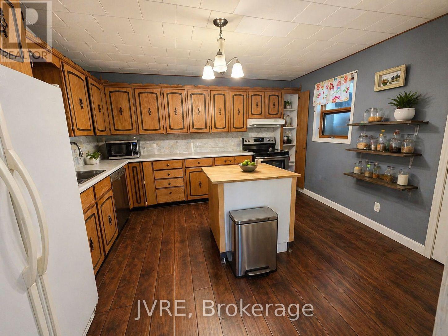 205 Winstanley Street, North Perth, Ontario  N0K 1P0 - Photo 18 - X13606184