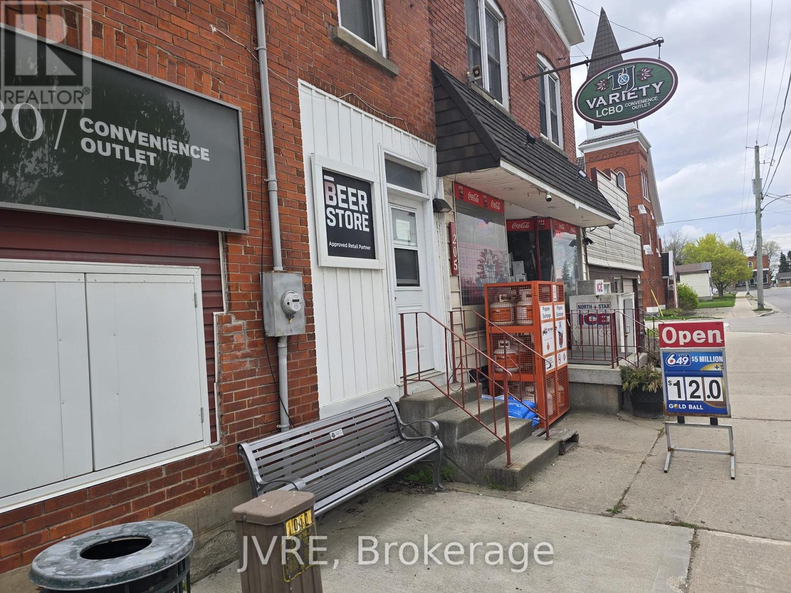 205 Winstanley Street, North Perth, Ontario  N0K 1P0 - Photo 4 - X13606184