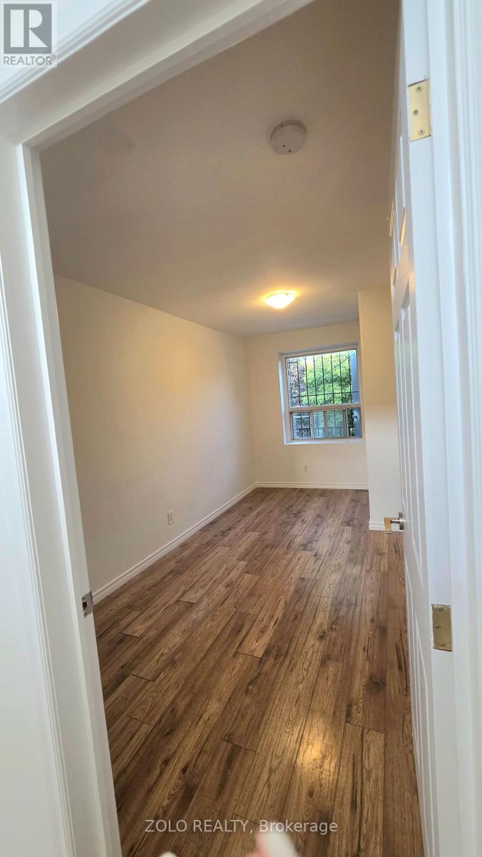 1549 O'connor Drive, Toronto, Ontario  M5B 2E7 - Photo 3 - E13532978