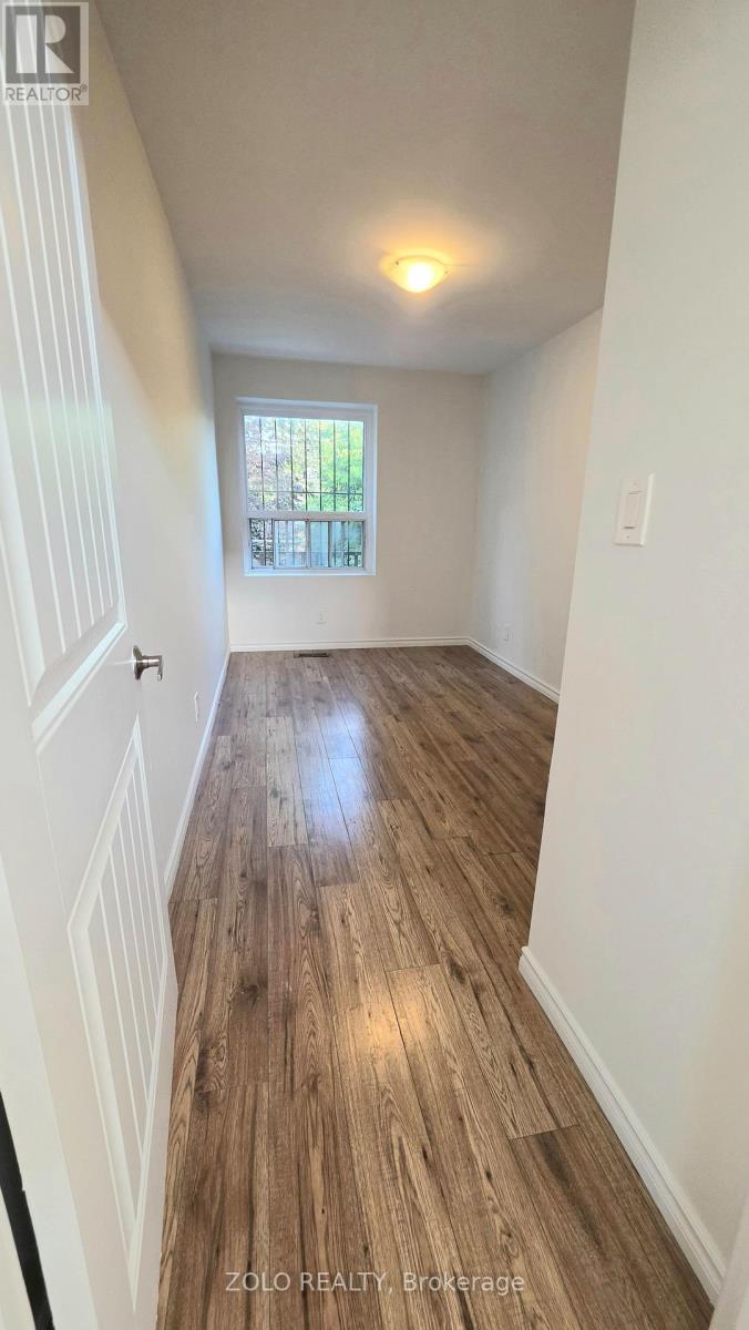 1549 O'connor Drive, Toronto, Ontario  M5B 2E7 - Photo 4 - E13532978