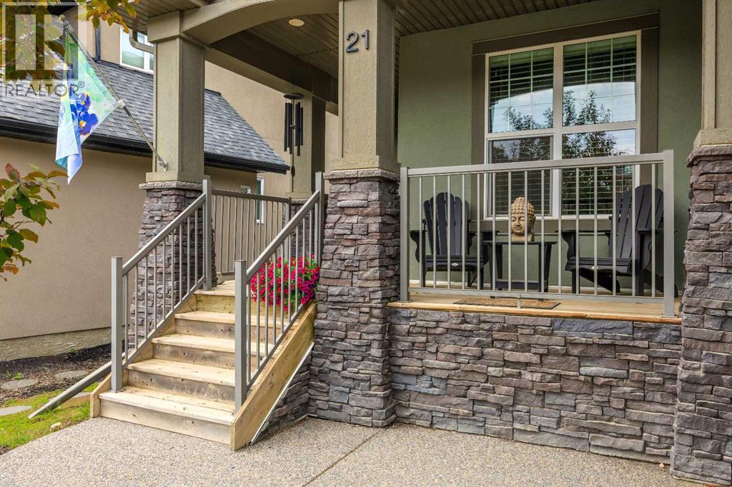 21 Rockford Road NW, Calgary, Alberta  T3G 0c9 - Photo 3 - A2330780