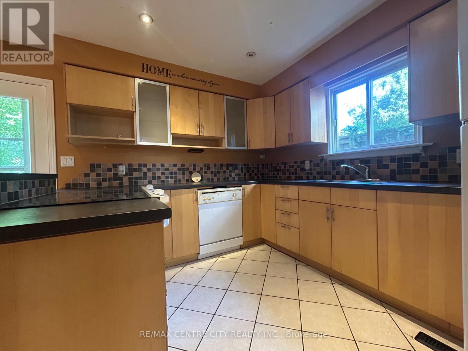 67 Walmer Gardens, London North, Ontario  N6G 4H5 - Photo 8 - X13606290