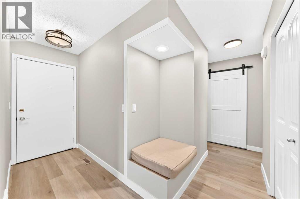 114 Midcrest Crescent SE, Calgary, Alberta  T2X 1B5 - Photo 2 - A2328989