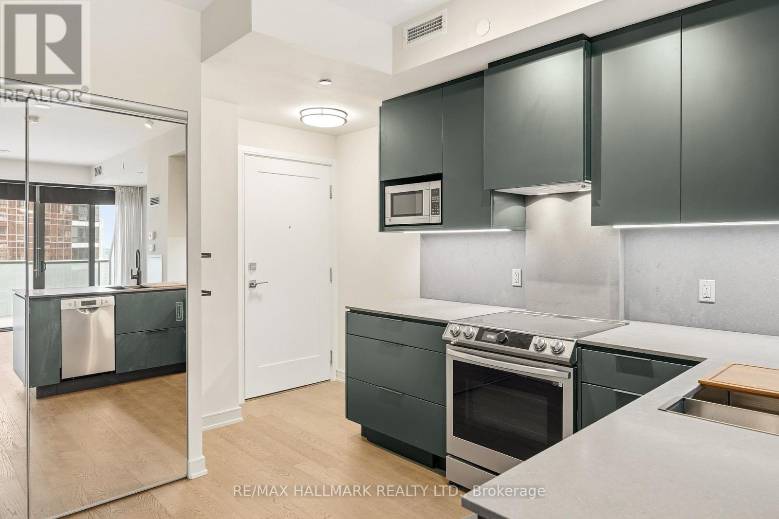 1811 - 57 St Joseph Street, Toronto, Ontario  M5S 0C5 - Photo 7 - C13606324