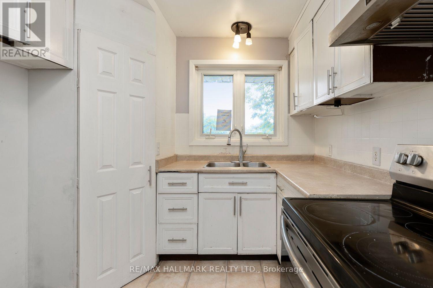26 Flowertown Avenue, Brampton, Ontario  L6X 2K2 - Photo 10 - W13606314