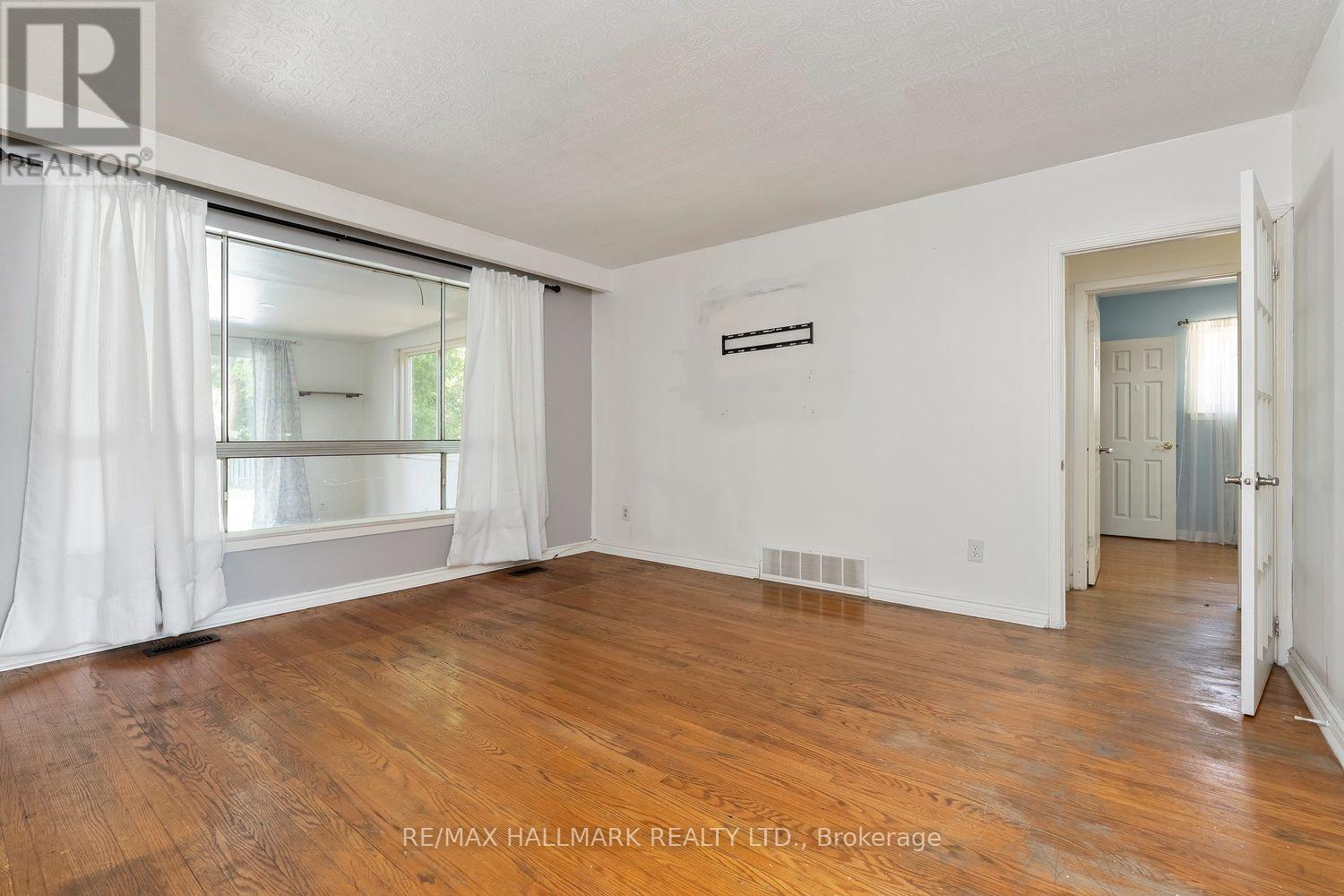 26 Flowertown Avenue, Brampton, Ontario  L6X 2K2 - Photo 2 - W13606314