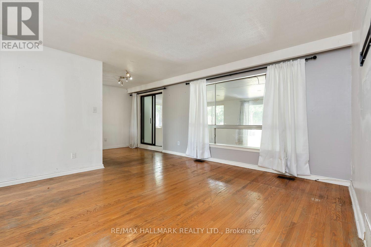 26 Flowertown Avenue, Brampton, Ontario  L6X 2K2 - Photo 3 - W13606314