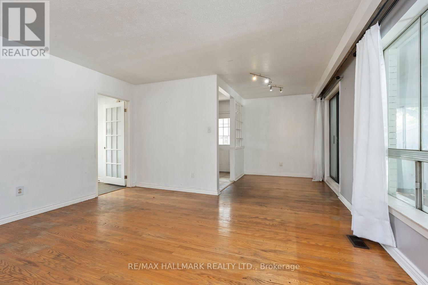 26 Flowertown Avenue, Brampton, Ontario  L6X 2K2 - Photo 4 - W13606314