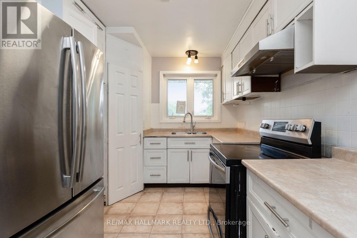 26 Flowertown Avenue, Brampton, Ontario  L6X 2K2 - Photo 9 - W13606314