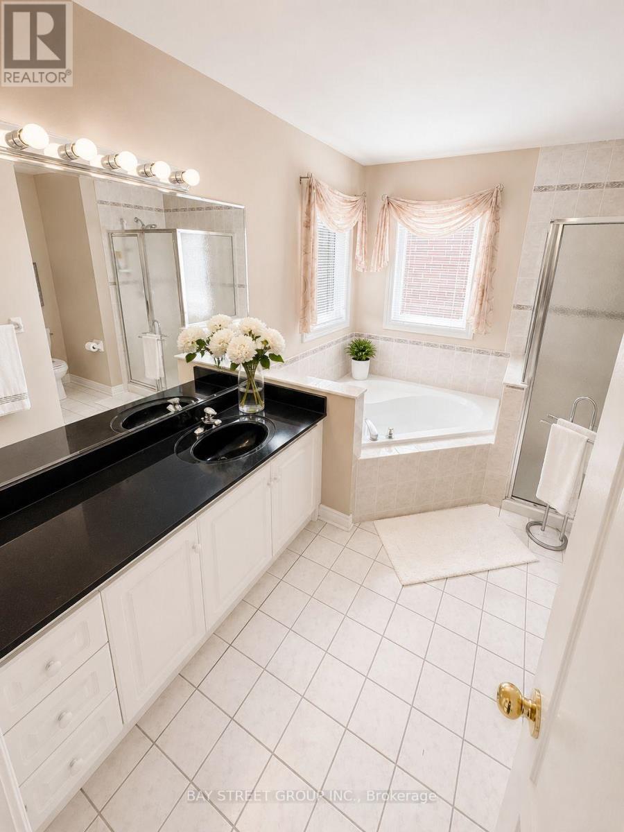 211 Stonebridge Drive, Markham, Ontario  L6C 2S2 - Photo 5 - N13509662