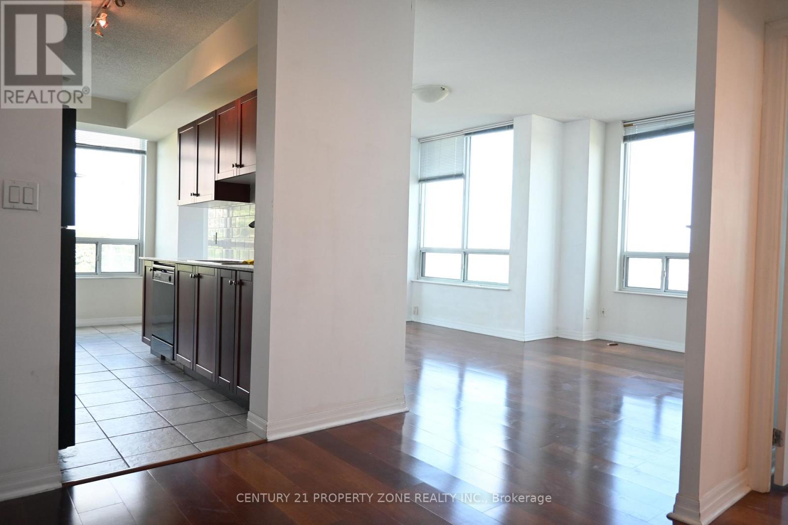 405 - 1359 Rathburn Road E, Mississauga, Ontario  L4W 5P7 - Photo 5 - W13606070