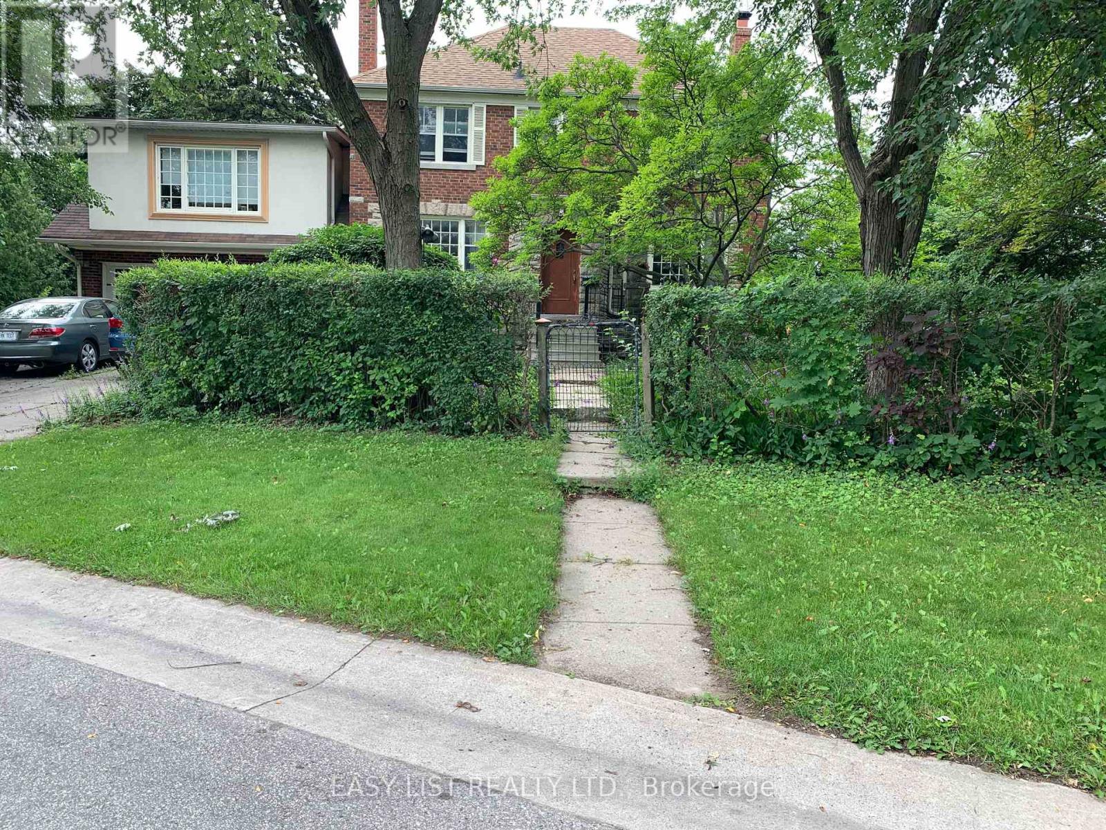205 RIDLEY BOULEVARD, Toronto, Ontario