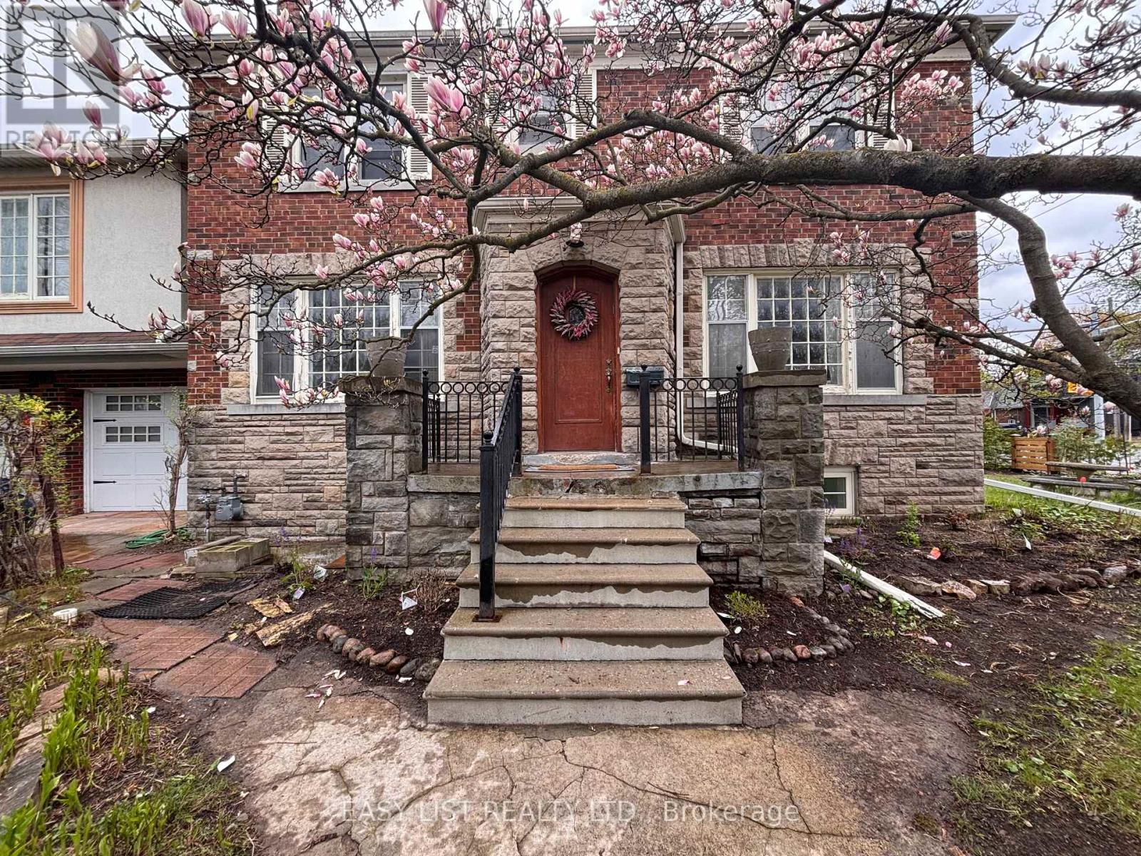 205 Ridley Boulevard, Toronto, Ontario  M5M 3M4 - Photo 8 - C13606346