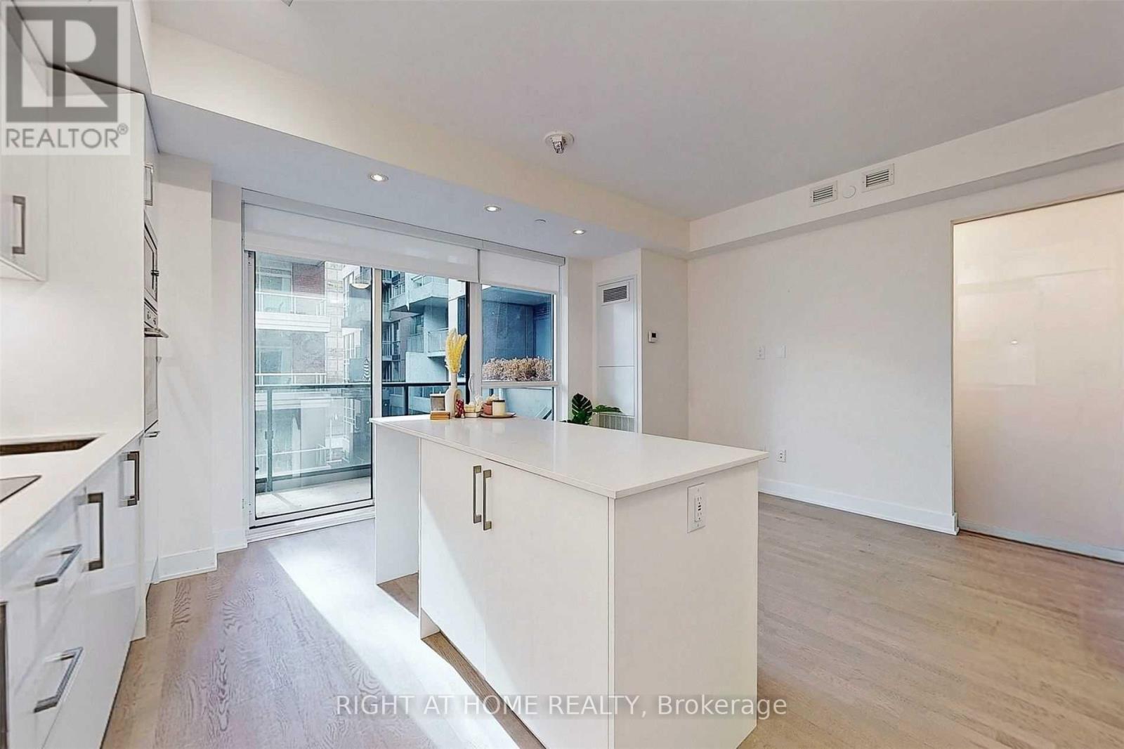 408 - 88 Cumberland Street, Toronto, Ontario  M5R 1A3 - Photo 2 - C13606364