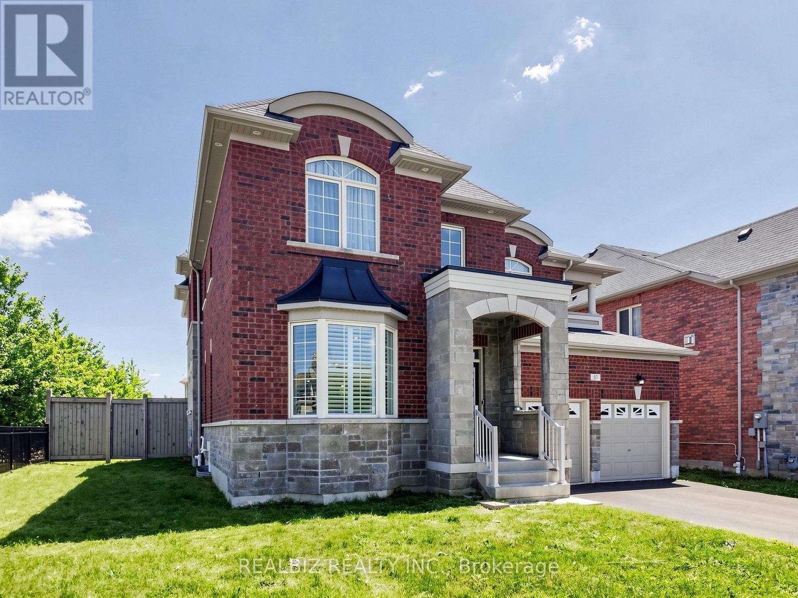 37 Alamosa Court, Brampton, Ontario  L6Y 2Z3 - Photo 2 - W13606358