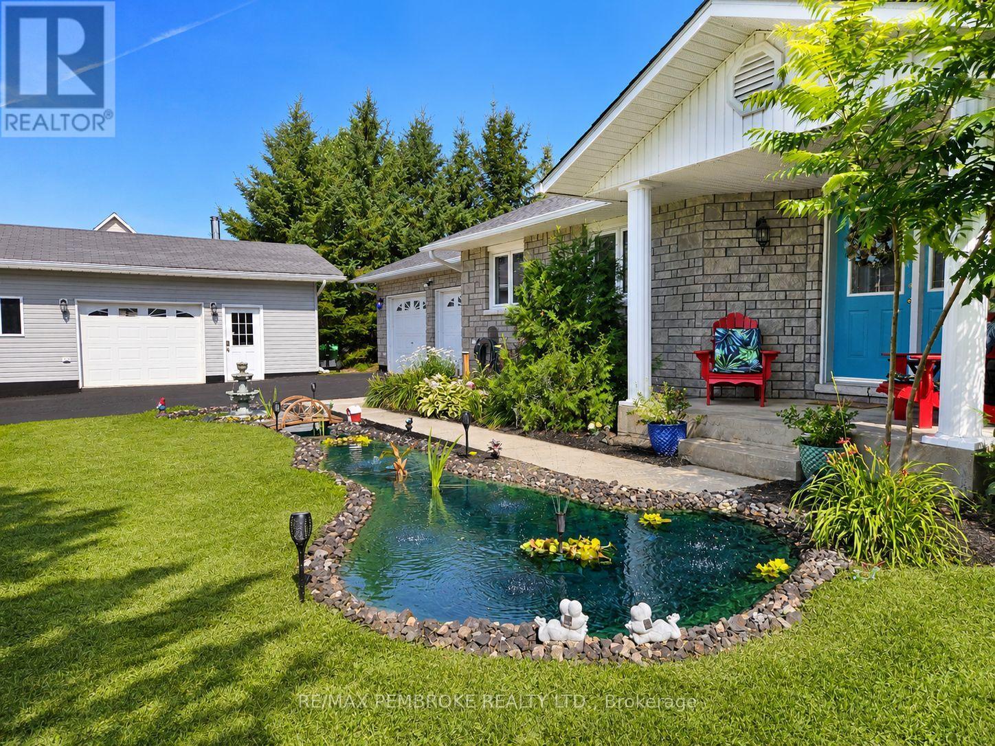 56 Robertson Drive, Whitewater Region, Ontario  K0J 1C0 - Photo 4 - X12962636